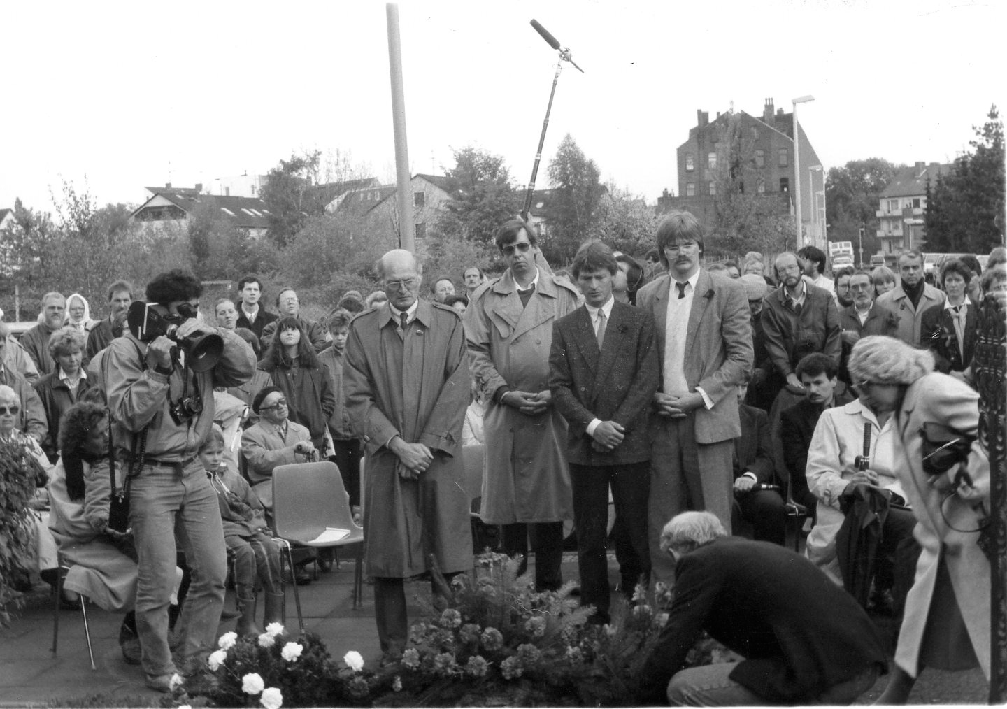 Einweihung des Gedenksteins für das KZ Conti-Limmer am 15. Mai 1987 | Privatbesitz Ernst Barkhoff