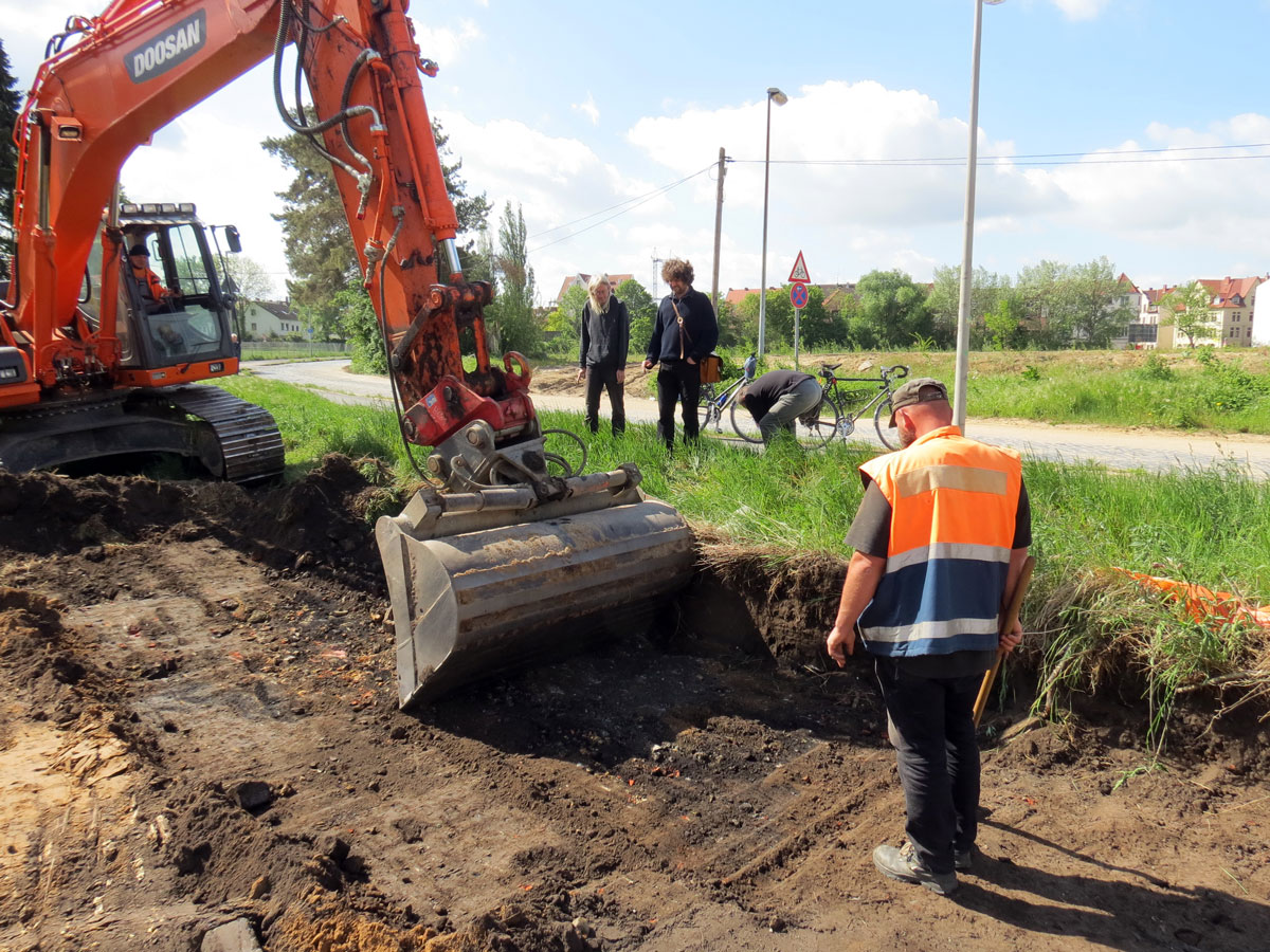 Archäologische Grabung auf dem Gelände des KZ Conti-Limmer, Mai 2015 | AK KZ Limmer