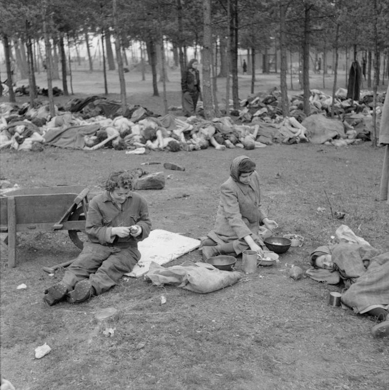 Frauen im KZ Bergen-Belsen nach der Befreiung | Gemeinfrei, Wikimedia Commons