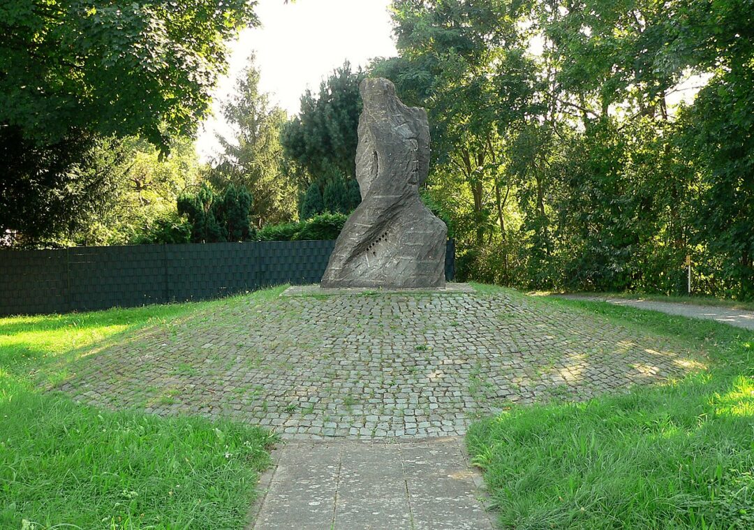 Mahnmal am KZ Misburg | Axel Hindemith, Creative Commons CC-by-sa-3.0 de, commons.wikimedia.org